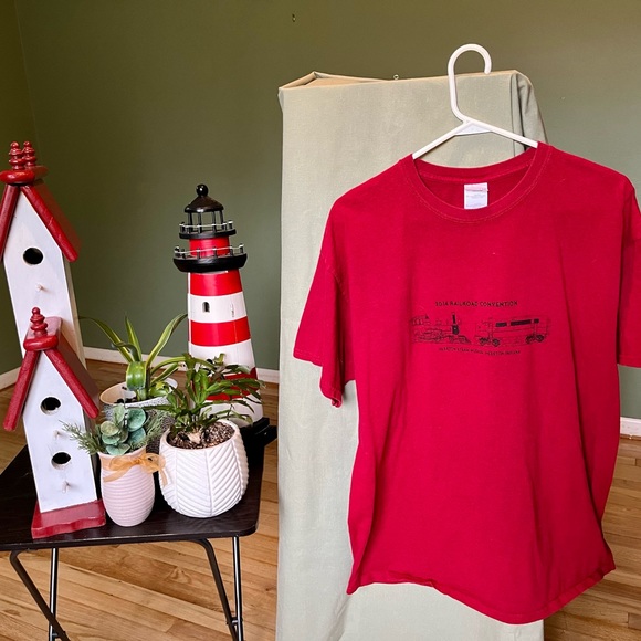 Hesston Steam Museum exclusive red tee - Picture 1 of 5